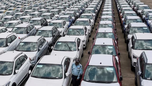 GST Revamp to Cut Prices of Small Cars, Two-Wheelers
