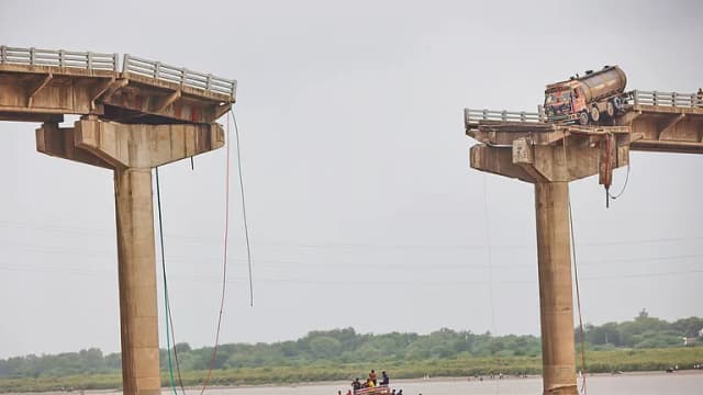 Gambhira Bridge Collapse in Vadodara: 11 Dead as Vehicles Fall Into River