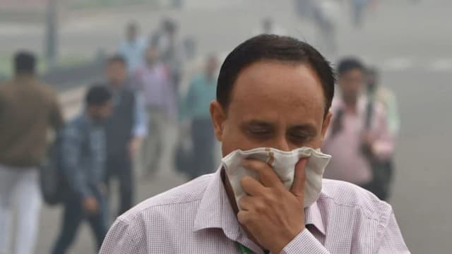 Delhi's air quality falls into the "Severe" category, with AQI levels above 400 in certain areas.